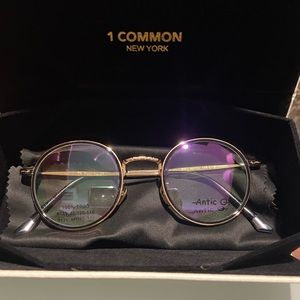 Antic-Q Round Glasses